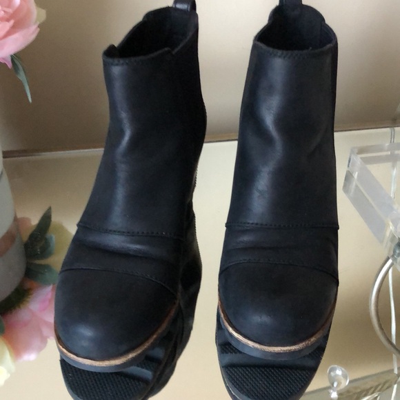 SOREL Lea™ Ankle Black Boots - Picture 6 of 9